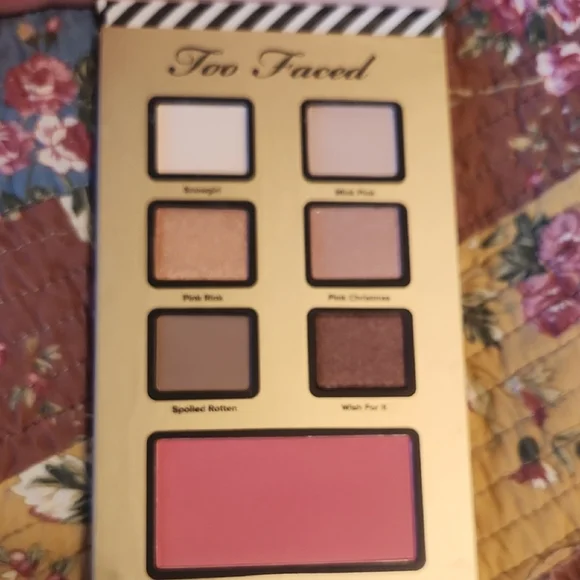Too Faced Pink and Gold Heart Palette - Picture 2 of 2